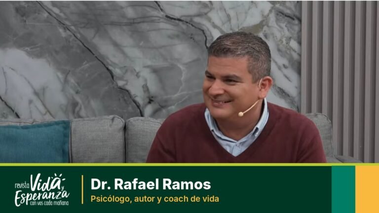 Dr. Rafael Ramos, psicólogo, en el set de la Revista Vida y Esperanza de Radio Fides y San José TV